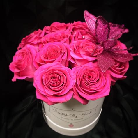 Showers of flowers is based in main street, baillieston, in the east end of glasgow where have been trading since 1997. Hat Box with Roses in Brooklyn, NY | Deja Vu flowers