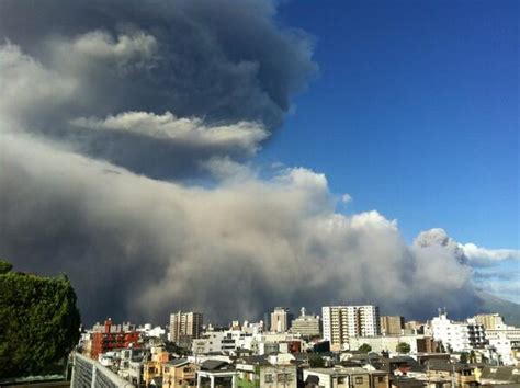 1:07 chuoudo 257 231 просмотр. 大摩邇（おおまに） : 桜島で大規模噴火が発生!噴煙の高さは ...