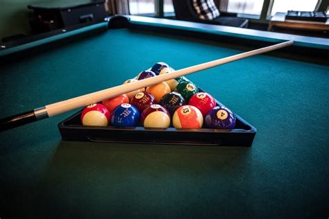 8 ball pool es un juego de billar con una mecánica muy sólida, en el que los jugadores podrán competir a través de internet contra sus amigos de facebook u otros oponentes aleatorios. 8 Ball Pool 3.14.1 Android APK Gratis - Descargar