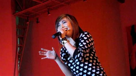 She is famous for her show spin. Yeng Constantino singing Hinahanap-hanap Kita at Lyceum ...