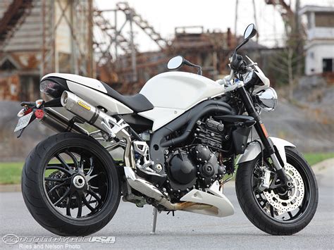 Gets down to the speed triple or the tuono with a lot of folks. Top amazing sports bike: Triumph Speed Triple