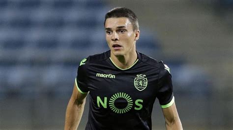 João maria lobo alves palhinha gonçalves (born 9 july 1995) is a portuguese professional footballer who plays for sporting cp as a defensive midfielder. Palhinha: «Regresso agora a casa» - Sporting - Jornal Record