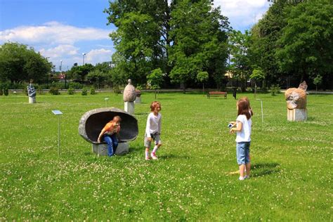 Atrapa la cola del dragón · 5. Mejorar la motricidad de tu hijo con juegos al aire libre