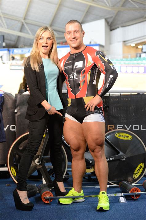 Wat hebben we een leuke bank. Track cyclist Robert 'Thighs' Förstemann takes on ...