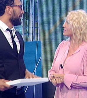 Simona branchetti è stata sposata dal 2008 al 2012 con federico quaranta, presentatore di linea verde, mentre al momento è legata a carlo longari. Antonella Clerici paragona Federico Quaranta a Tina ...