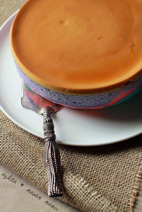 Full cara membuat kek karamel pelangi dengan cara melapis tiga warna. Sajian Resepi kek karamel pelangi azlita aziz - Foody Bloggers