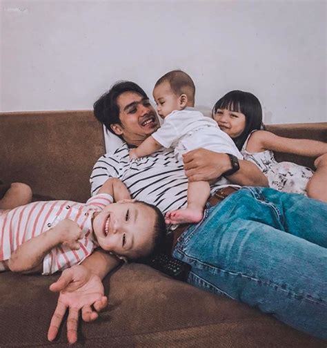 Jun 09, 2021 · tayangan ikatan cinta kembali hadir pukul 19.30 wib pada rabu, 9 juni 2021. 8 Potret Kelucuan Ketiga Anak Ricky Harun yang Menggemaskan - Foto 1