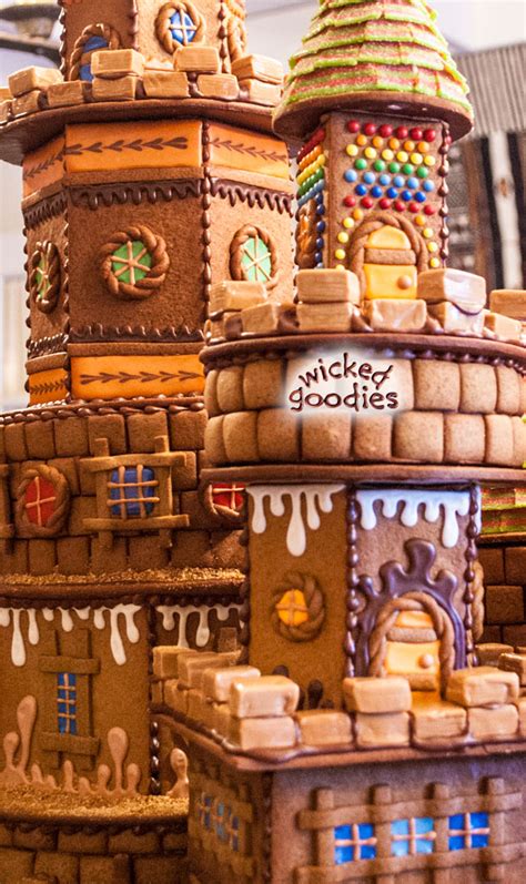 The 18 craziest gingerbread houses on the internet. Giant Gingerbread Sandcastle