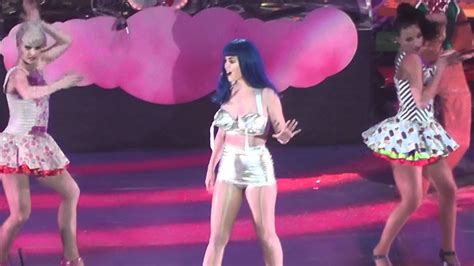 See more ideas about katy perry, katy, perry. Katy Perry - California Gurls - Live in The O2 Arena ...