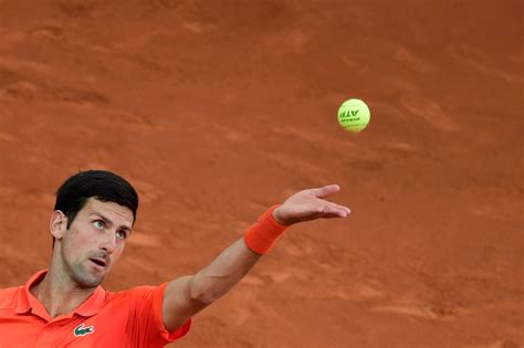 Novak djokovic lay down a marker ahead of the french open by beating stefanos tsitsipas in straight sets to claim the madrid masters title. Djokovic triunfa en la final de Madrid