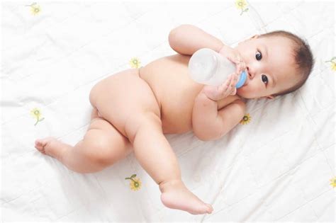 Berat badan kurang dari normal bisa terjadi karena kurangnya asupan gizi dan nutrisi yang dibutuhkan oleh si kecil. Berat Badan Bayi Menyusu Susu Ibu Kurang? Ini Sebabnya ...