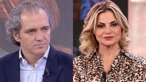 La conduttrice è una mamma sempre presente e che asseconda le volontà e i sogni dei suoi figli. Simona Ventura, Giovanni Terzi confessa: "Si è sentita in ...