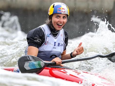 I live and train in penrith, australia. Jessica Fox extends winning run in Canoe Slalom World Cup ...