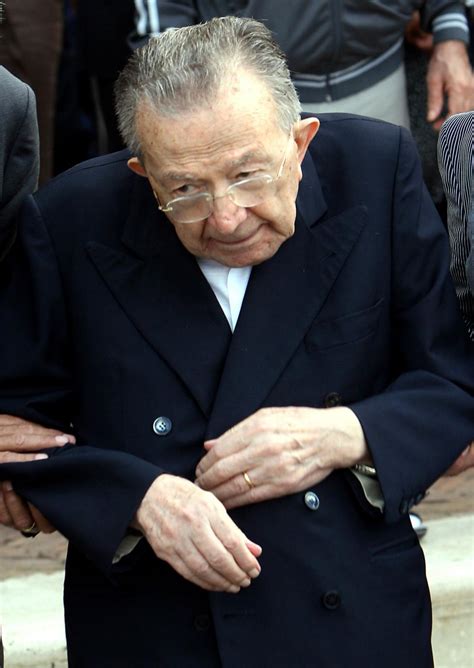 Previous question and answers from this property. Giulio Andreotti è morto