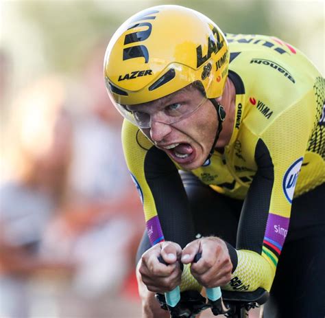 Allerdings muss man sagen, dass man bei früheren touren de france auch schon männliche idioten gesehen hat, die auf den engen bergstraßen auf die fahrer zuspringen oder sie. Tour de France: Schwere Kritik nach schrecklichem Sturz ...