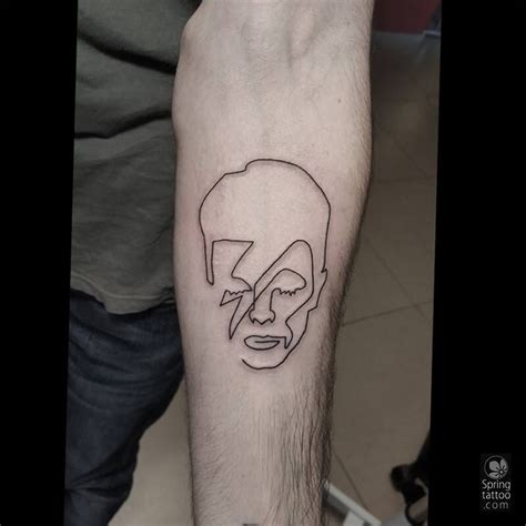 Aquí os dejo una visión completa de tatu del otro día, espero. Aladdin Sane tattoo (mit Bildern) | Tattoo ideen