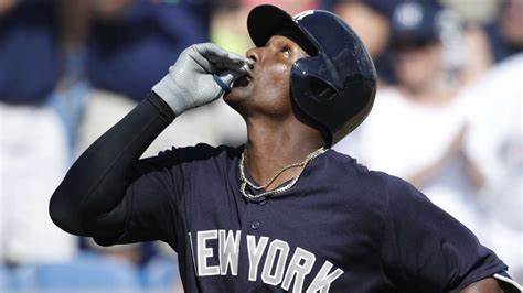 Representando los mejores artistas de latino america en usa desde 1988! Noah Syndergaard, J.T. Realmuto et Miguel Andujar ...