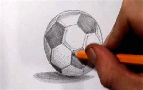 Teken nu uw eigen voetbaloefeningen uit met onze software. Ik wil deze voetbal in mijn pupil tekenen, omdat ik ...