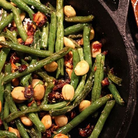 In a bowl, combine sugar, flour, cinnamon and salt. Roasted Green Beans with Diced Dates, Garlic and Rosemary ...