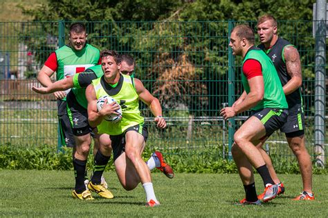 Le pays de galles savoure, l'angleterre et l'ecosse offrent un scénario incroyable ! Entraînement de l'équipe de rugby du pays de Galles - Unimedia