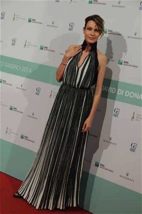 Bianca guaccero ha ricevuto i complimenti di raffaella carrà per la conduzione di detto fatto. David di Donatello 2014, il red carpet ...