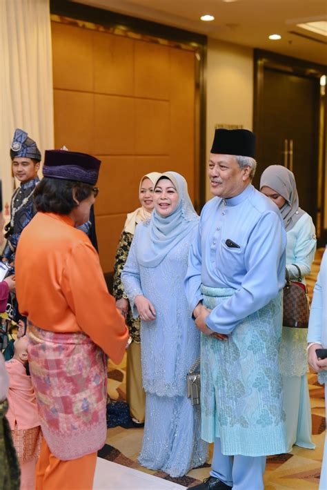 Kalau kawasan rumah terhad, sewa dewan serbaguna atau dewan majlis perbandaran. Majlis Resepsi Hafez dan Mira di Hotel Concorde Shah Alam ...