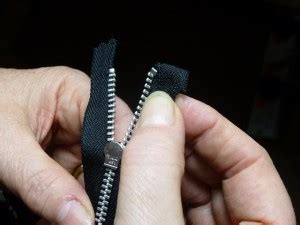Wenn der reißverschluss nicht mehr funktioniert, ist ja oft das ganze kleidungsstück nix mehr wert. I I Reißverschluss reparieren √ Reißverschluss Reparieren ...