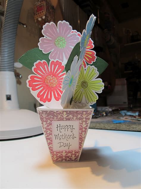 How to make a floral mother's day card with a cricut. Calla Lily Studio Blog: 3D Mother's Day card
