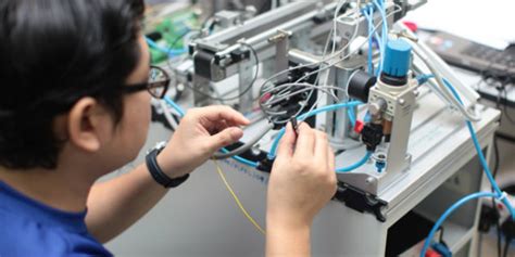 Perkuliahan daring program studi pendidikan vokasional teknik mesin. ISU-ISU SEMASA DALAM PENDIDIKAN: Pelajar Kolej Vokasional ...