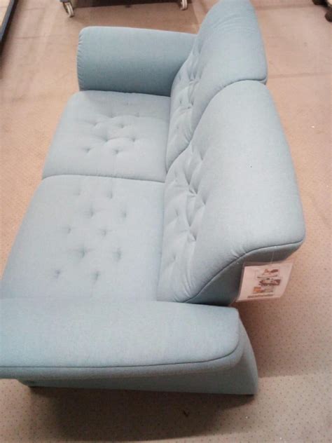 B 150 x t 55/73 x h 40/81 cm das sitzkissen ist im lieferumfang enthalten.es ist möglich, das sofa mit einem kissen in einer anderen farbe als der körper des sofas zu erhalten. Sofa Metropolitan Stoff Calido 579 Aqua Blau Füße Wenge ...