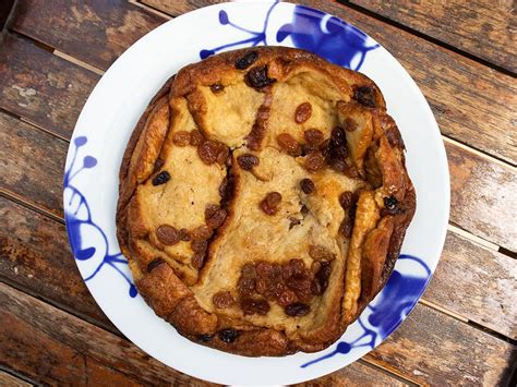 Tandoori roti` is bijvoorbeeld brood gebakken in de traditionele indiase kleioven. Puding Roti Mentega 'Indulgence' - Butterkicap