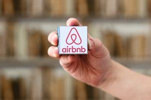 В 2017 году инвесторы оценили airbnb в $31 млрд, но на фоне пандемии компания снизила оценку до $18 млрд, писало reuters. When Can I Buy Airbnb Stock?