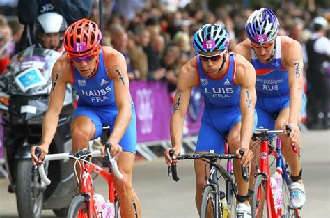 An individual triathlon and a team triathlon. ASM Bouygues Triathlon: Triathlon au JO 2012 - Hommes