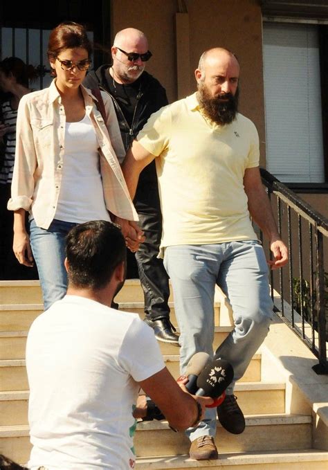 Maybe you would like to learn more about one of these? Bergüzar Korel e Halit Ergenç. | Mil e uma noites, Noites