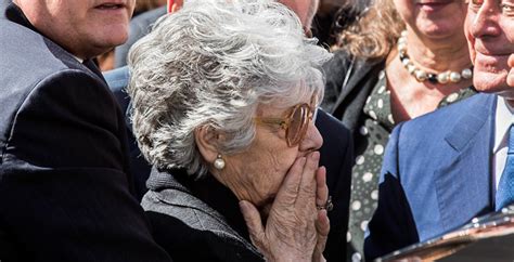 He was the 49th prime minister of italy from 1993 to 1994 and was the tenth president of italy from 1999 to 2006. I funerali di Carlo Azeglio Ciampi, le lacrime della ...