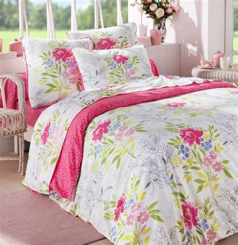 Linge de maison (plaid, coussin), linge de lit (housse de couette, oreiller, drap), de bain (serviette, peignoir, tapis), de table (nappe, set) dès 3,00€ ! Françoise Saget Parure De Lit : parure lit romance soldes ...