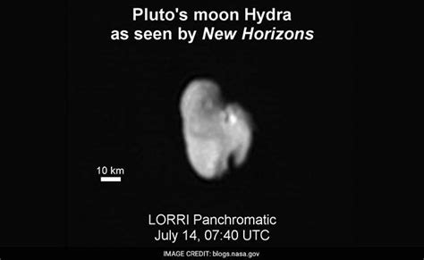 Kerberos heeft een dubbellobbige vorm en is ongeveer 19 km (12 mijl) over de langste afmeting en 9 km (5,6 mijl) over de. Pluto's Moon Hydra Has Pristine Water Ice