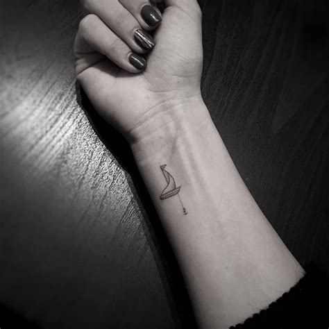 Cute Tiny Wrist Tattoos You'll Want to Get Immediately ...