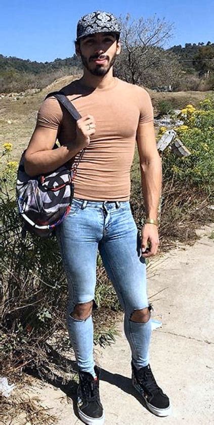 Hello, je vends ce jeans homme taille 38, coupe skinny, bleu classique. lycra and men legs | Super skinny jeans men