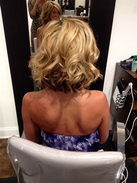 Start with a new hairstyle. Summer highlighted wavy bob | Summer highlights, Hair ...