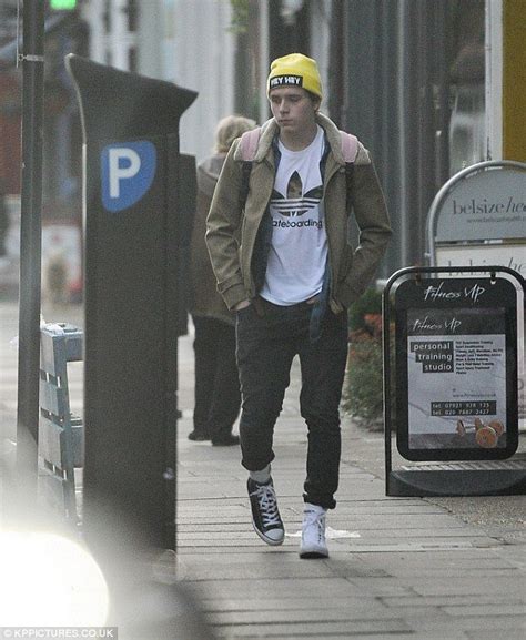 Brooklyn beckham snaps a photo with fellow heartthrob harry styles and sends hearts a flutter on social media in the process! Brooklyn Beckham shows off his skater style in London ...