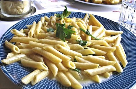 Cook until butter is melted and the cream is bubbling. How Do You Make Alfredo Sauce from Scratch? - Alvinology