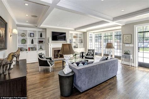 She is known for her work on west wing week (2010), cnn newsroom (1989) and becoming (2020). Obamas new Washington DC home gets a wall installed as ...