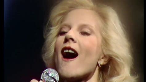 Sylvie vartan (born sylvie georges vartanian; Sylvie Vartan - Seule sur mon île (1980) - YouTube