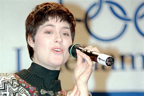 She is best known for singing the olympic hymn (hymne olympique) at the opening and. Sissel Kyrkjebø med hjertevarmt bilde fra OL i 1994 - vi ...