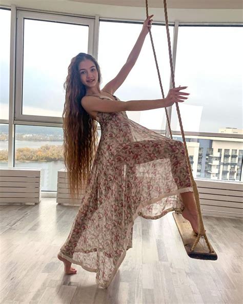 Les presento a esta hermosa loli modelo y bailarina profesional de tubo ¡si! 2,827 Me gusta, 85 comentarios - Dana Taranova Дана Таранова (@dana_taranova) en Instagram ...