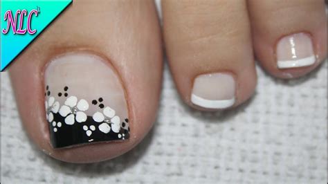 Si te gustó este artículo compártelo con tus amigas y comparte con ellas estos diseños de uñas para pies fáciles de hacer y creativos. Decorados De Uñas Para Pies En Blanco Y Negro - Colores Unas