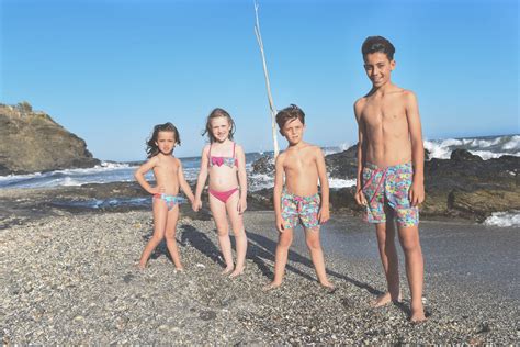 Envíos gratuitos a partir de 50 euros. belen-zotano-culetin-niña-bikini-original-alta-calidad