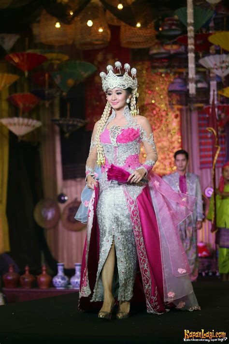 Maybe you would like to learn more about one of these? INSPIRASI KEBAYA PERNIKAHAN MODERN DARI LAUDYA CYNTHIA ...