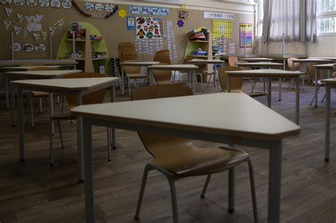 Οσοι εργάζονται στο υπουργείο παιδείας αγνοούν την ιστορία του εθνους μας ή είναι σε διατεταγμένη υπηρεσία δυστυχώς επανέρχονται οι σκοτεινές μνήμες τύπου ρεπούση στο υπουργείο παιδείας. ΥΠΟΥΡΓΕΙΟ ΠΑΙΔΕΙΑΣ ΚΛΕΙΣΤΑ ΣΧΟΛΕΙΑ ΑΥΡΙΟ - ΑΝΑΚΟΙΝΩΣΗ- 97 ...